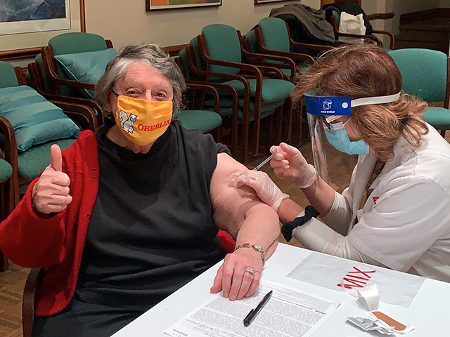 Kendal resident gets COVID-19 vaccine