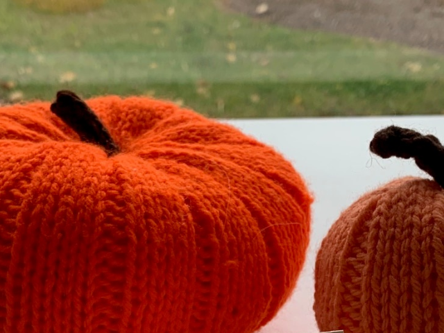 knit pumpkins