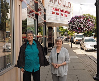 Residents in front of the Apollo Theater in Oberlin.